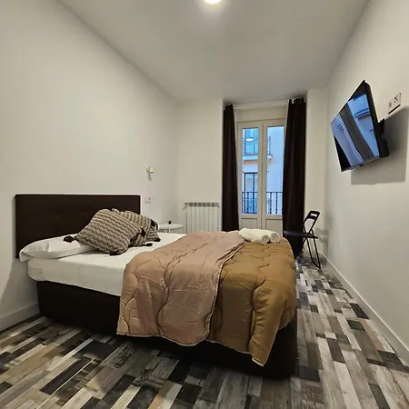 Hostal Andrea Granvia Madrid Exterior photo