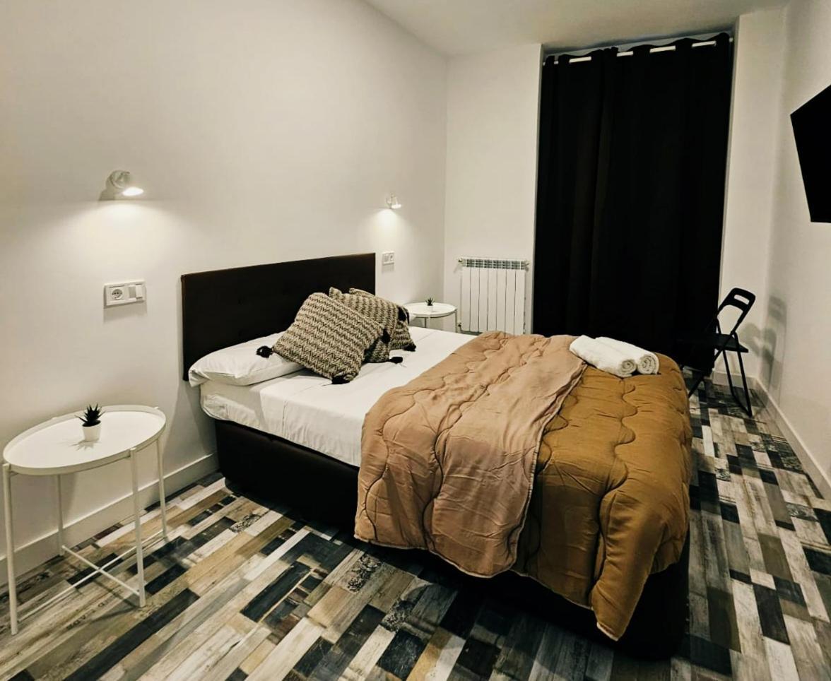 Andrea Granvia Hostal *