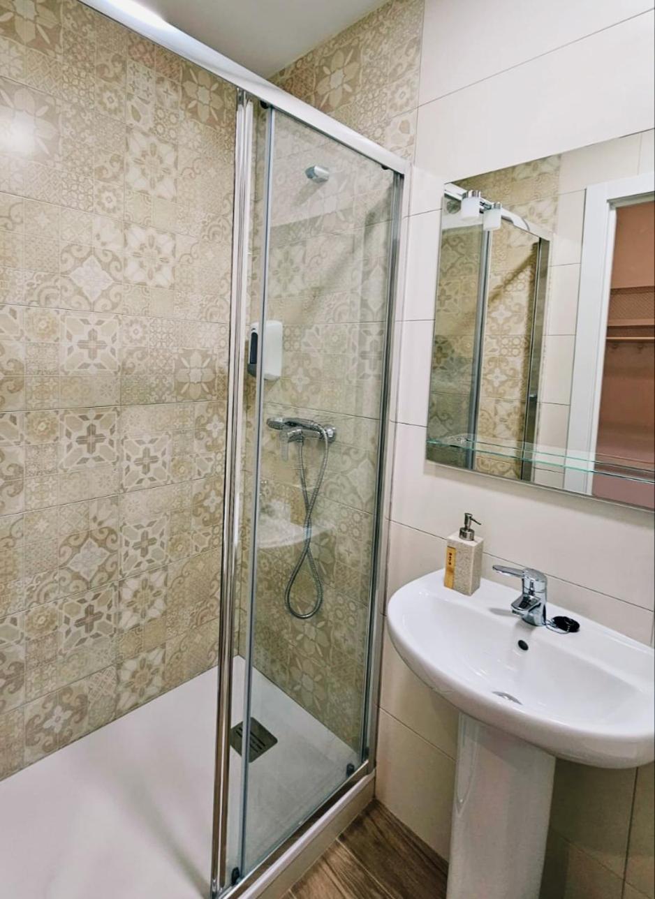Hostal Andrea Granvia *